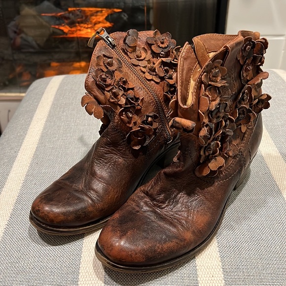 ♥️ANTHROPOLOGIE ♥️SHERIDAN l MIA ♥️Flowers Leather Ankle Boots Size 9 - Picture 14 of 16